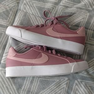 Women's Nike Court Royale sneaker NWOT or box